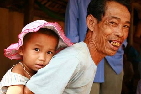 Hai ông cháu dân dã. Hai ông cháu dân dã.