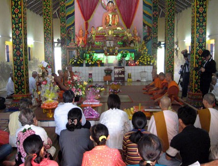 Kiên Giang: Đông đảo Phật tử dâng y Kathina & đặt Bát hội ảnh 2 Kiên Giang: Đông đảo Phật tử dâng y Kathina & đặt Bát hội ảnh 2