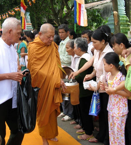 Kiên Giang: Đông đảo Phật tử dâng y Kathina & đặt Bát hội ảnh 11