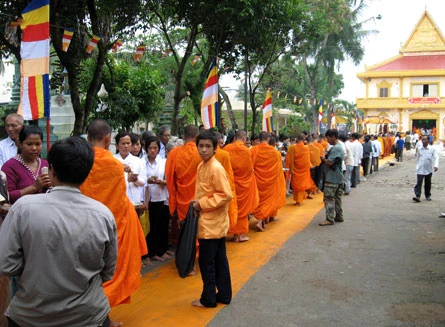 Kiên Giang: Đông đảo Phật tử dâng y Kathina & đặt Bát hội ảnh 14