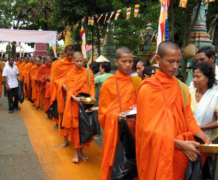 Kiên Giang: Đông đảo Phật tử dâng y Kathina & đặt Bát hội ảnh 13