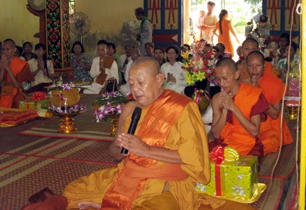 Kiên Giang: Đông đảo Phật tử dâng y Kathina & đặt Bát hội ảnh 6