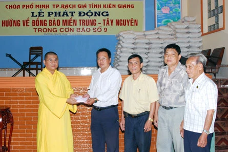 Kiên Giang: Chùa Phổ Minh hướng về đồng bào miền Trung & Tây nguyên ảnh 8