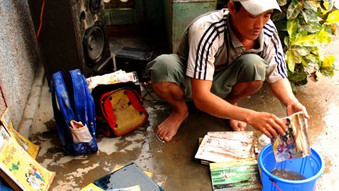 Phơi sách vở chờ ngày đến lớp ảnh 7 Mô tả ảnh.