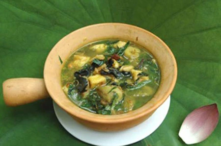 Ốc om chuối đậu.