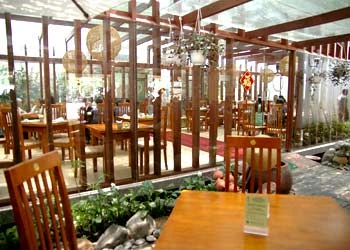 Một góc nhà hàng Việt Chay chùa Vĩnh Nghiêm. Ảnh: Bảo Quân.