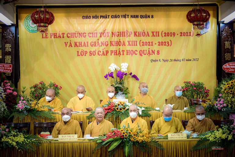 Lớp Sơ cấp Phật học quận 8 tổ chức lễ tốt nghiệp và khai giảng khóa mới