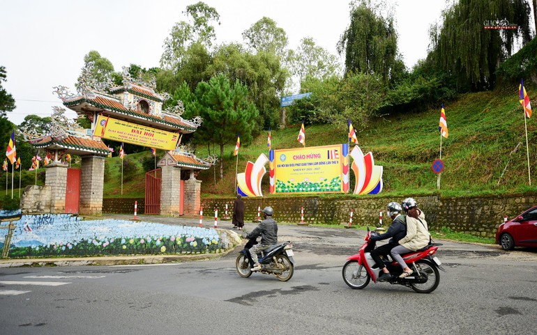 Trang trí chuẩn bị cho sự kiện quan trọng của Phật giáo tỉnh Lâm Đồng