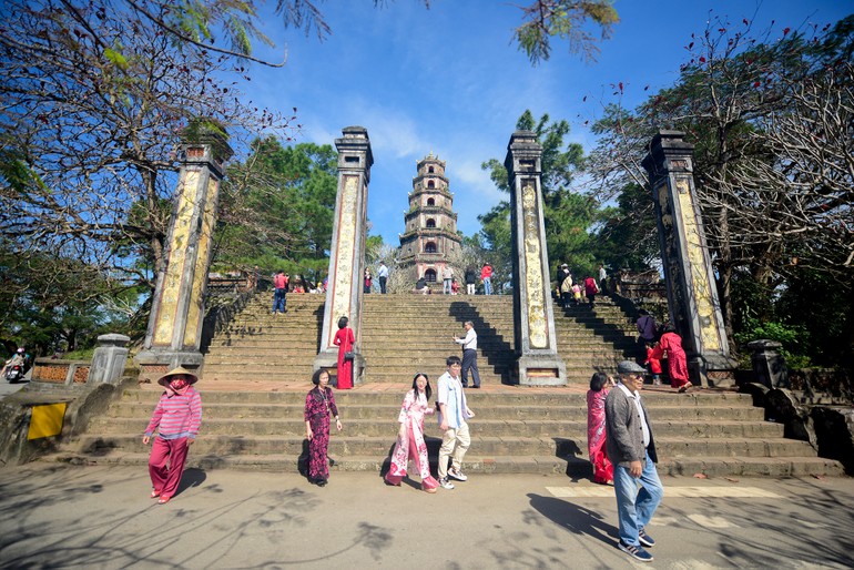 Ảnh] Người dân xứ Huế đi chùa cầu an đầu năm | Giác Ngộ Online