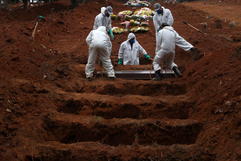 Những ngôi mộ tập thể ngày càng xuất hiện nhiều tại Mỹ vì dịch Covid-19