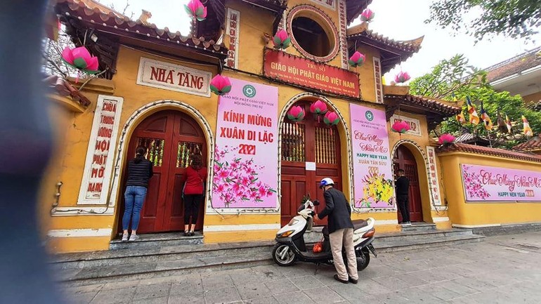 Chùa Quán Sứ đóng cửa theo mệnh lệnh phòng chống Covid-19 tại Hà Nội - Ảnh: Thiện Tâm