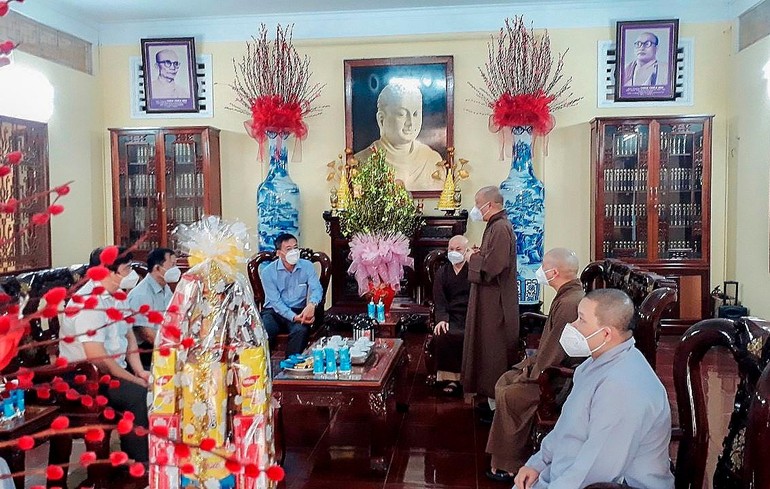 Chư Tăng Ni lãnh đạo Ban Trị sự GHPGVN quận 10 tiếp ông Trưởng ban Tôn giáo TP.HCM Nguyễn Duy Tân
