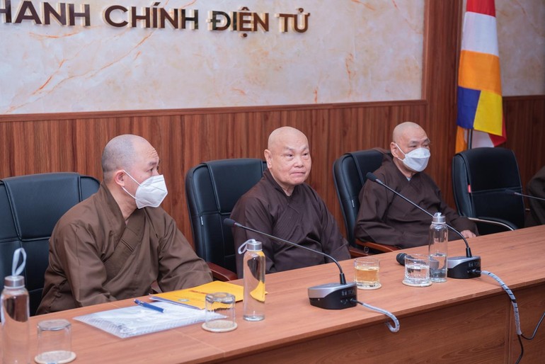 Hòa thượng Chủ tịch cùng Hòa thượng Phó Chủ tịch Thường trực và Thượng tọa Phó Chủ tịch kiêm Tổng Thư ký Hội đồng Trị sự GHPGVN tại phiên họp của Ban Chỉ đạo giải quyết những vướng mắc về nhân sự Đại hội Phật giáo các tỉnh, thành phố nhiệm kỳ 2022-2027 - Ảnh: Đăng Huy
