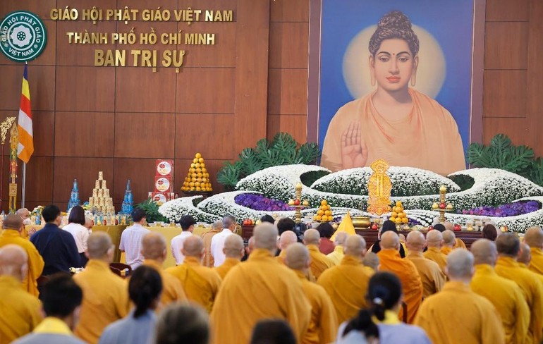 Lễ tưởng niệm đồng bào tử vong trong đại dịch Covid-19 diễn ra tại Việt Nam Quốc Tự, ngày 8-11-2021 - Ảnh: Hải An