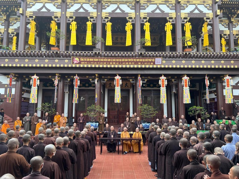 Chư tôn đức Ban Trị sự, Ban Tổ chức gặp mặt các giới tử tại chùa Minh Thành