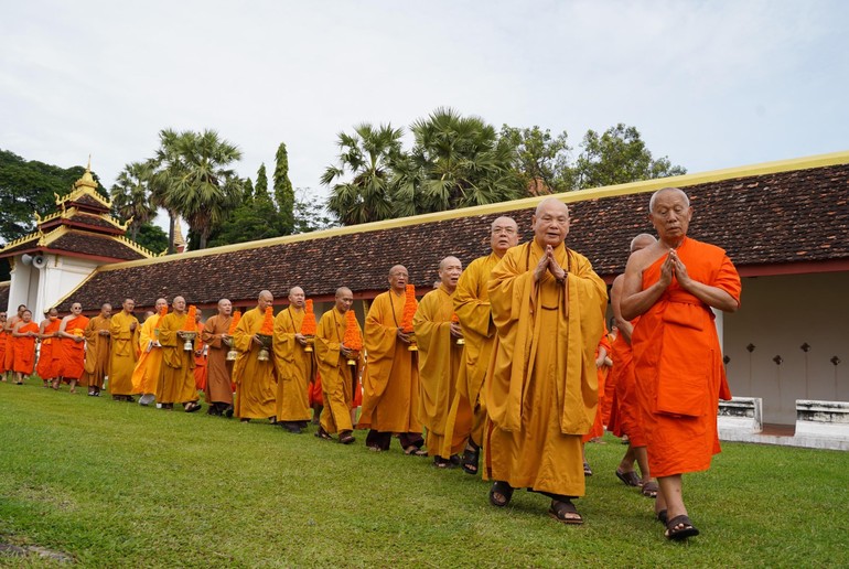Cuộc gặp mặt giữa lãnh đạo Trung ương GHPGVN và Liên minh Giáo hội Phật giáo Lào sau hai năm gián đoạn vì ảnh hưởng của đại dịch Covid-19 - Ảnh: Bảo Trinh/BGN