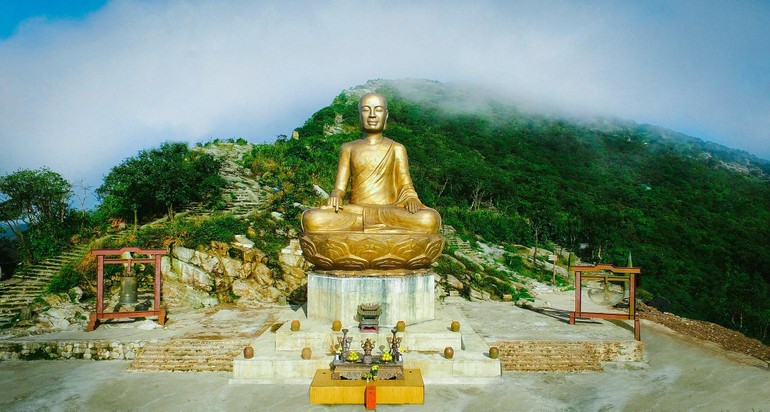 Tượng Phật hoàng Trần Nhân Tông tại Yên Tử, Quảng Ninh