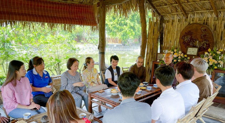 Thượng tọa Thích Trí Chơn cùng đại diện các đơn vị gặp gỡ, trao đổi về việc tổ chức khóa đào tạo người dẫn chương trình các sự kiện Phật giáo