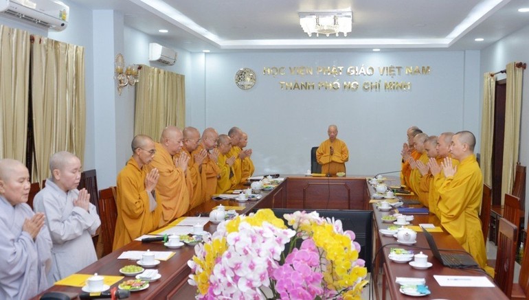 Trưởng lão Hòa thượng Thích Trí Quảng chủ trì phiên họp công bố và trao quyết định nhân sự Hội đồng Điều hành Học viện Phật giáo VN tại TP.HCM nhiệm kỳ IX (2022-2027) - Ảnh: Bảo Toàn/BGN