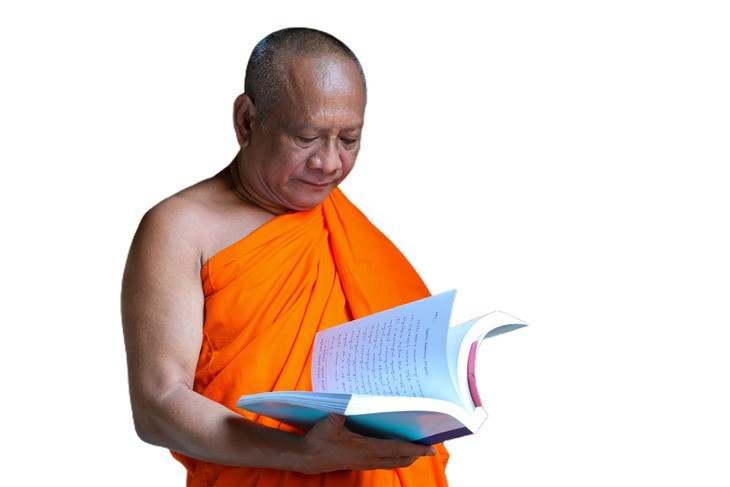 Hình ảnh vị sư luôn đi kèm các quyển sách hoặc chiếc laptop dường như trở nên quen thuộc với phật tử chùa Chantarangsay - Ảnh: HỮU HẠNH