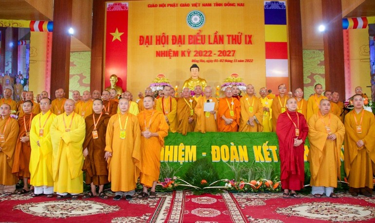 Nhân sự Ban Trị sự GHPGVN tỉnh Đồng Nai nhiệm kỳ 2022-2027 ra mắt tại Đại hội đại biểu Phật giáo tỉnh lần thứ IX, nhiệm kỳ 2022-2027 - Ảnh: Nguyện Truyền