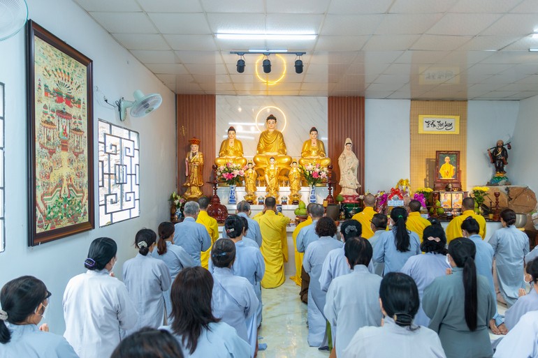 Khóa lễ tụng kinh, niệm Phật 