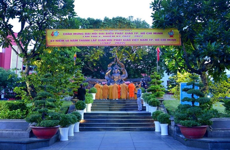 Hoạt động tưởng niệm Bồ-tát Thích Quảng Đức, các bậc anh hùng dân tộc của Ban Trị sự Phật giáo TP.HCM nằm trong số các hoạt động kỷ niệm 40 năm thành lập GHPGVN TP.HCM, Đại hội đại biểu Phật giáo TP.HCM lần thứ X