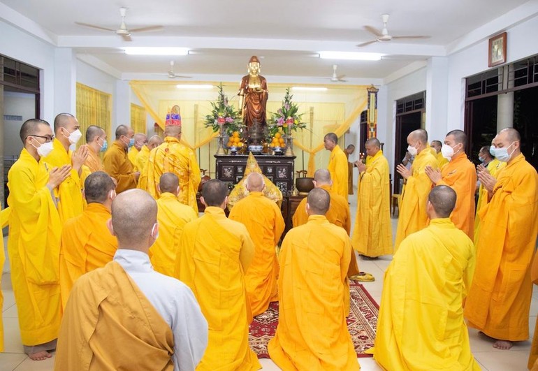 Lễ nhập kim quan Hòa thượng Thích Thanh Huyền được trang nghiêm cử hành tại Quảng Hương Già Lam (quận Gò Vấp) vào chiều ngày 16-8 (19-7-Nhâm Dần)
