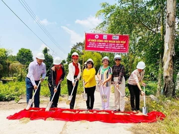 Nhóm Nghĩa Tình Quê Hương khởi công xây cây cầu nông thôn tại xã Vĩnh Thông