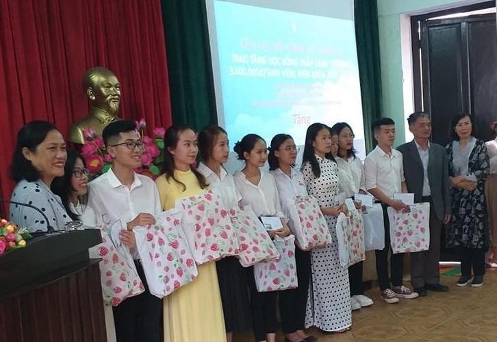 Các đơn vị đã trao tặng đến 34 sinh viên đang học đại học tại tỉnh Thừa Thiên Huế 