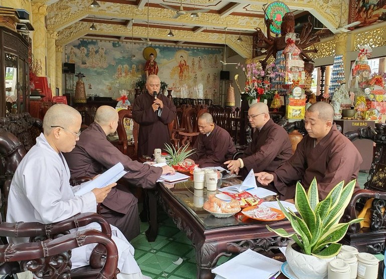 Hòa thượng Thích Thiện Hòa phát biểu khai mạc buổi họp của Thường trực Ban Trị sự quận Tân Phú