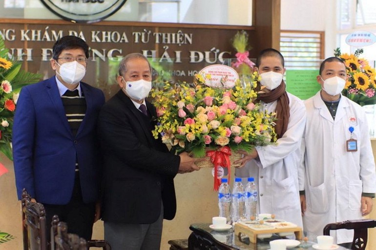 Phó Bí thư Thường trực Tỉnh ủy tỉnh Thừa Thiên Huế Phan Ngọc Thọ chúc mừng ngày Thầy thuốc Việt Nam 