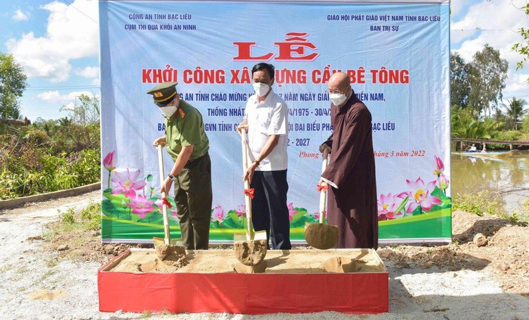 Khởi công xây cầu bê-tông nông thôn tại xã Phong Thạnh
