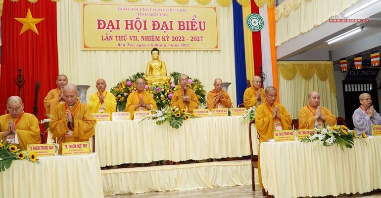 Chư tôn đức niệm Phật cầu gia hộ