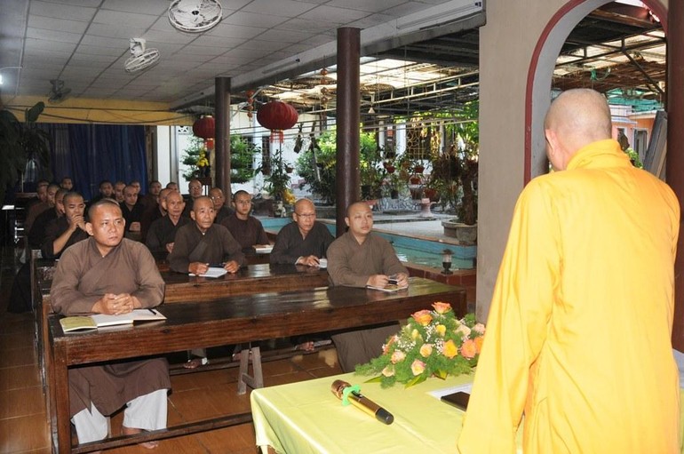 Hòa thượng Thích Phước Minh giảng dạy buổi đầu tiên về một số vấn đề Luật Phật qui định về an cư