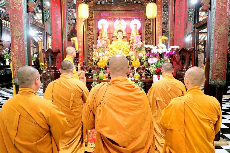 Ban Thông tin - Truyền thông Phật giáo tỉnh cúng dường trường hạ tổ đình Hội Khánh