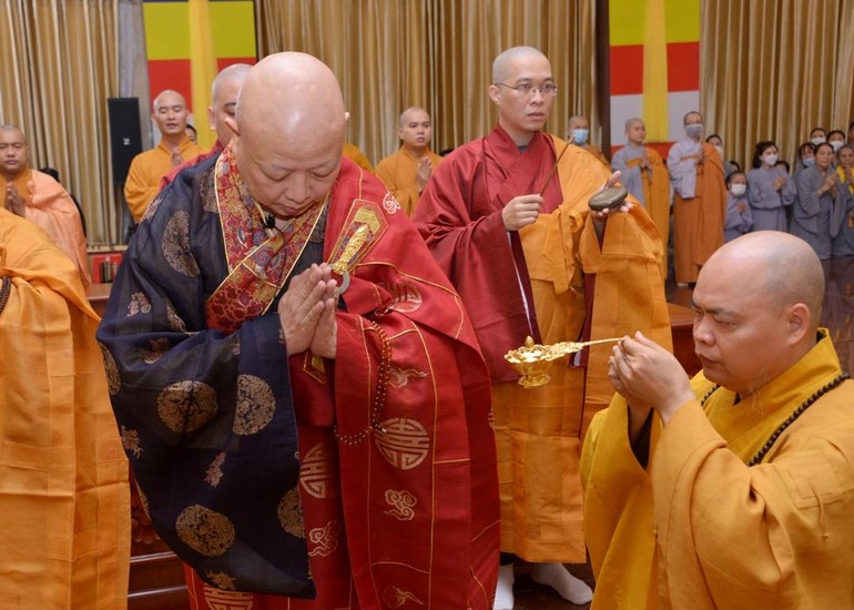 Hòa thượng Thích Lệ Trang đăng đàn chẩn tế cầu siêu độ chư hương linh