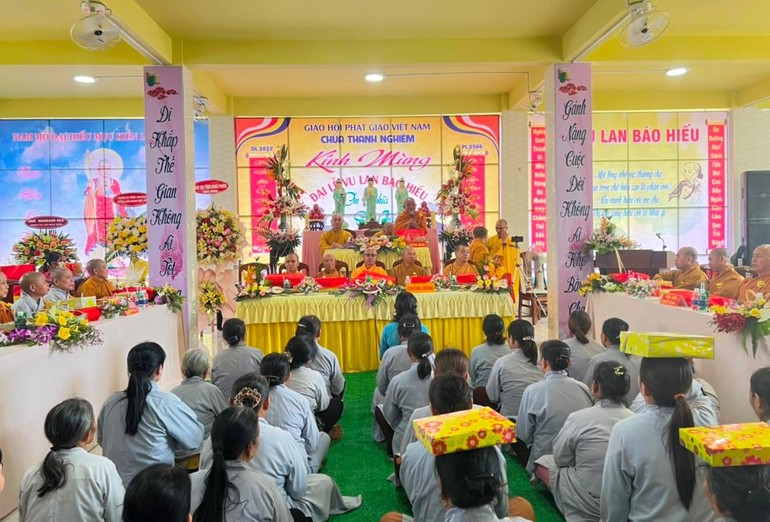 Chùa Thanh Nghiêm tổ chức Đại lễ Vu lan, dâng y ca-sa