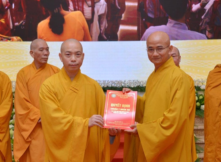 Thượng tọa Thích Quang Thạnh nhận quyết định đảm nhiệm Trưởng ban Giáo dục Phật giáo GHPGVN TP.HCM nhiệm kỳ 2022-2027