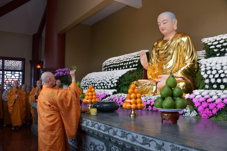 Đức Quyền Pháp chủ GHPGVN chứng minh an vị tôn tượng Thánh Tổ Ni tại chùa Thanh Tâm
