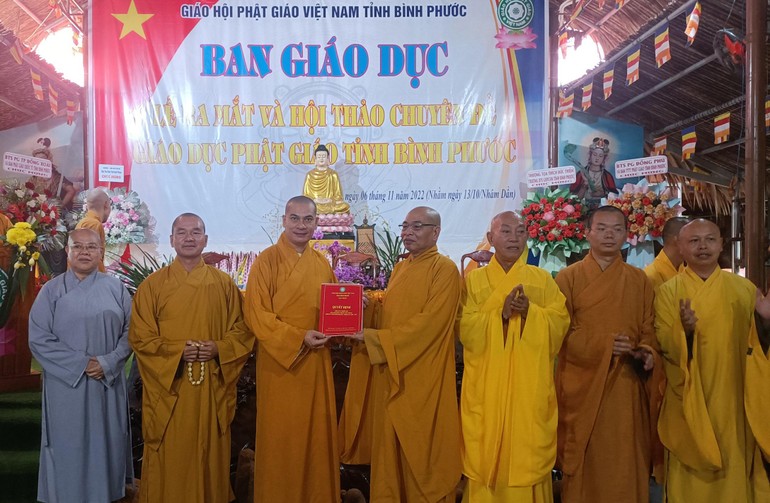  Trao quyết định Ban Giáo dục Phật giáo tỉnh