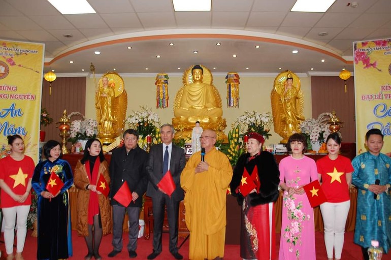 Hòa thượng Thích Thiện Bảo tổ chức lễ Thượng nguyên cho Phật tử tại chùa Tuệ Giác