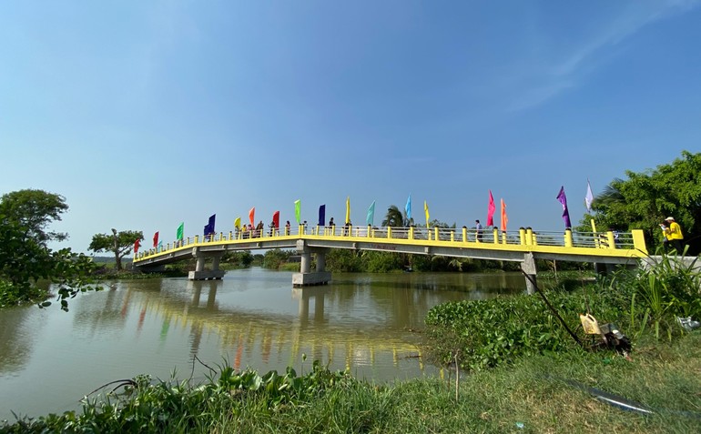 Cây cầu liên huyện Cầu Ngang, Cầu Kè được khánh thành đưa vào sử dụng