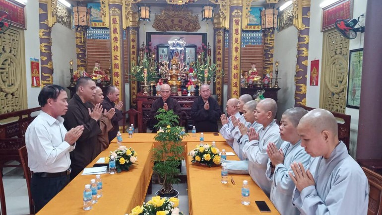 Chư tôn đức, cư sĩ Ban Phật giáo quốc tế tỉnh họp triển khai Phật sự
