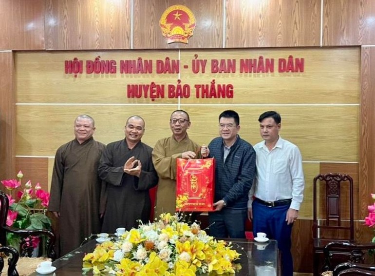 Phân ban Phật tử Dân tộc thuộc Ban Hướng dẫn Phật tử T.Ư thăm lãnh đạo UBND H.Bảo Thắng 