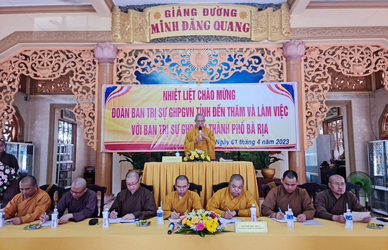 Ban Thường trực Ban Trị sự Phật giáo tỉnh tại buổi gặp gỡ Ban Trị sự TP.Bà Rịa - Ảnh: Ban TT-TT Phật giáo TP.Bà Rịa