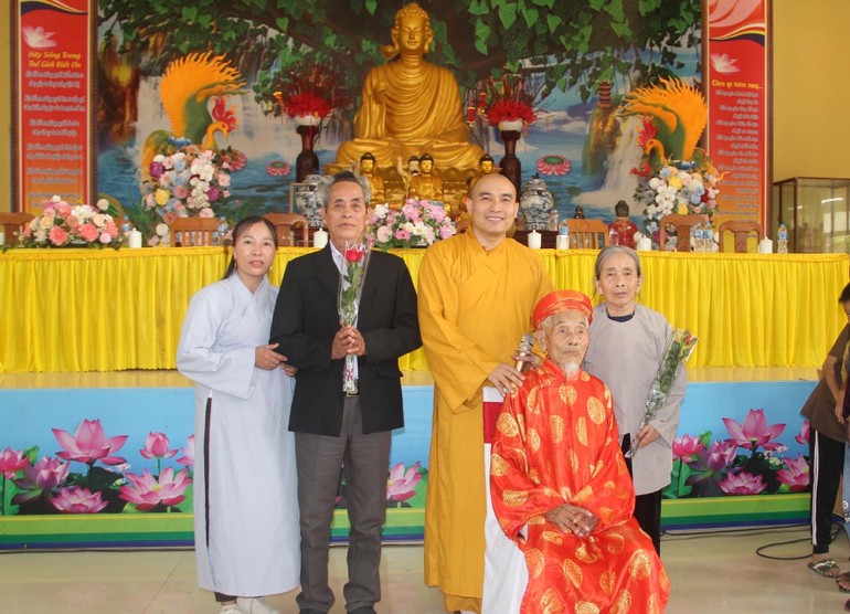 Lễ mừng thọ Phật tử cao niên là truyền thống hàng năm tại chùa Chí Linh