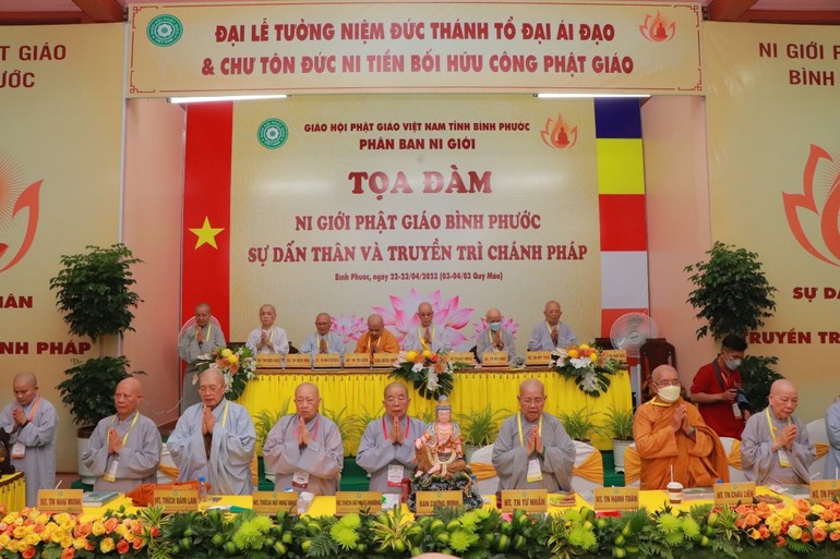Tọa đàm diễn ra tại chùa Quang Minh vào chiều 22-4