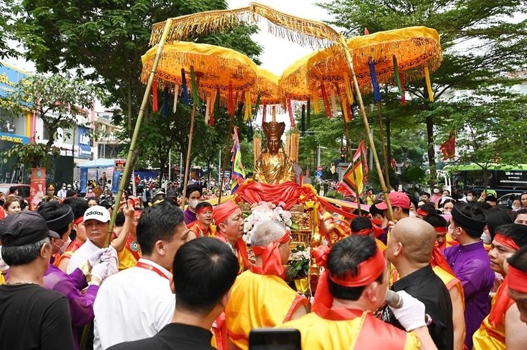 Đây là chương trình rước kiệu lần đầu tiên được tổ chức tại chùa Duệ Tú