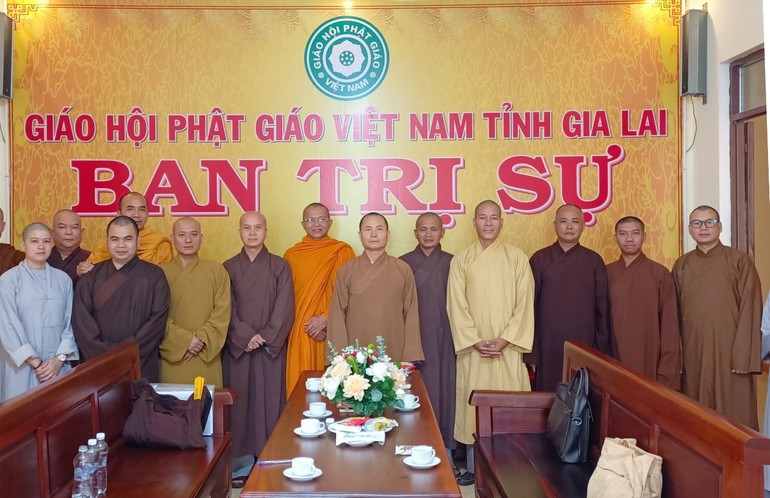Đoàn Phân ban Hoằng pháp Đồng bào Dân tộc thiểu số T.Ư đến thăm Ban Trị sự GHPGVN tỉnh tại chùa Bửu Thắng